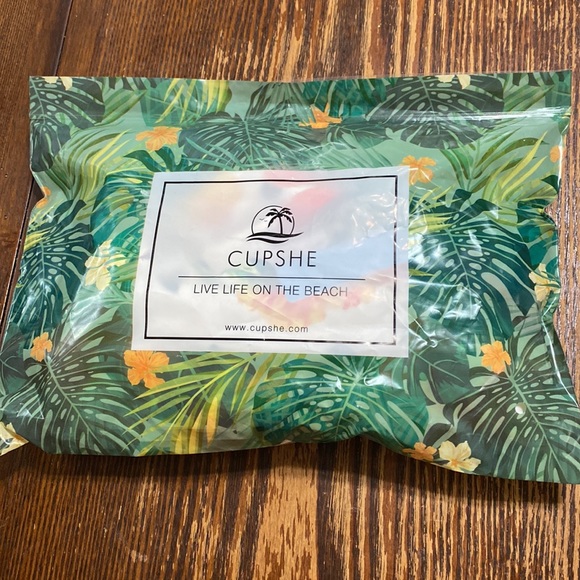 CUPSHE Scallop Bikini Size M - Picture 5 of 5